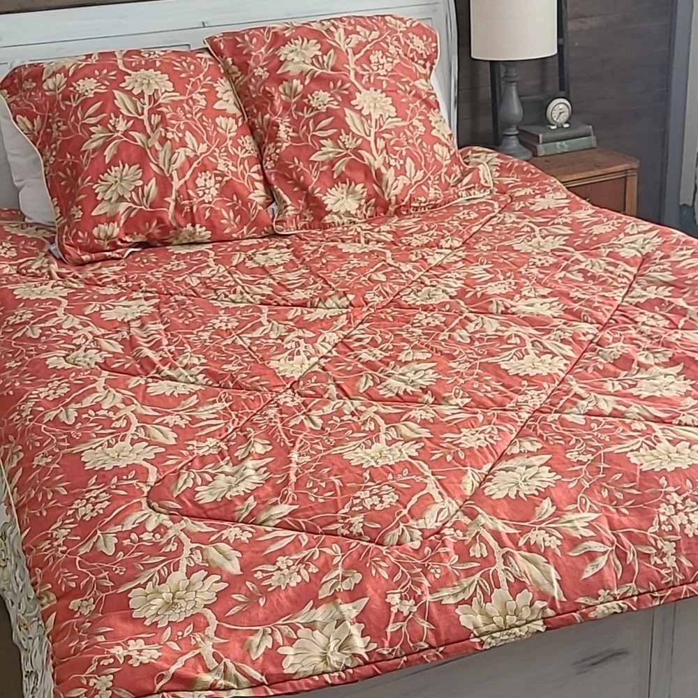 EUC Lauren Ralph Lauren Villa Camelia Floral Fretwork Comforter/Euro Shams Set
